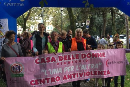15 ottobre 2016 – Facciamo luce sulla violenza di genere: illuminiamo la pineta 15 ottobre 2016 – Facciamo luce sulla violenza di genere: illuminiamo la pineta