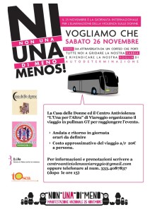 casa delle donne La Casa delle Donne di Viareggio si organizza per prendere parte alla manifestazione NI UNA MENOS! NON UNA DI MENO! che attraverserà Roma il prossimo 26 novembre, all’indomani della Giornata internazionale contro la violenza sulle donne. Il percorso NI UNA MENOS! NON UNA DI MENO! nasce a Roma dal confronto tra l’UDI - Unione donne in Italia (presente nel nostro paese dal 1945 con il nome di Unione donne Italiane poi cambiato con quello attuale nel 2003), Io Decido – Rete Romana (rete cittadina aperta che si è confrontata con i molteplici servizi rivolte alle donne, tra cui centri antiviolenza) e D.i.Re – Donne In Rete contro la violenza (prima e unica rete italiana a carattere nazionale di Centri Antiviolenza non istituzionali e gestiti da associazioni di donne. Raccoglie 77 centri antiviolenza e case delle donne). L’idea di questo grande corteo nazionale viene promosso in occasione dell’assemblea nazionale contro la violenza maschile sulle donne “Ni una menos - Non una di meno” svoltasi a Roma lo scorso 8 ottobre 2016 presso la facoltà di psicologia di Roma. L’assemblea ha espresso la volontà di costruire un grande corteo nazionale il prossimo 26 novembre, in occasione della giornata internazionale per l’eliminazione della violenza contro le donne. Di seguito si riportano il Report dell’Assemblea nazionale Ni una menos-Non una di meno; L’ appello della Rete IoDecido, D.i.Re – Donne in Rete contro la violenza, UDI – Unione Donne in Italia NON UNA DI MENO: IL REPORT DELL’ASSEMBLEA DI SABATO 8 OTTOBRE A ROMA Prima di qualsiasi considerazione viene il ricordo di chi non è potuta essere con noi, eppure era presente come lo sarà in tutte le nostre lotte. Ciao Silvia, che la terra ti sia lieve. Oltre cinquecento donne, provenienti da tutta Italia, si sono ritrovate l’8 ottobre presso la facoltà di Psicologia dell’Università Sapienza di Roma, nell’assemblea del percorso nazionale contro la violenza maschile sulle donne “Non Una di Meno”. Un’assemblea ricca di decine di interventi ha reso la complessità di analisi e di proposta sul fenomeno della violenza di genere, e ha portato all’articolazione di diverse proposte sul tema. Si è definita una lettura sfaccettata della violenza: non come fatto privato, che avviene unicamente tra le mura domestiche, ma come fenomeno continuamente generato e riaffermato anche dalle politiche istituzionali – educative, sociali ed economiche – e dalle narrazioni tossiche prodotte dai media. La violenza sulle donne, quindi, non può più essere trattata in termini emergenziali e securitari, laddove si tratta di un problema complesso, stratificato e, quindi, strutturale. Con forza anche le donne dei centri antiviolenza, nati dal movimento femminista, hanno sottolineato in molti interventi come la violenza maschile sulle donne sia un fatto sistemico, che può essere affrontato solo con un cambiamento culturale radicale che contrasti anche il tentativo di istituzionalizzazione degli stessi centri antiviolenza, trasformandoli in luoghi di accoglienza neutri delle donne, riaffermando piuttosto il loro ruolo politico di agenti di cambiamento. Sono state richiamate le lotte delle donne argentine, che proprio in coincidenza con non una dil’assemblea romana hanno dato avvio, in oltre 50000, al loro incontro nazionale a Rosario, per rilanciare la campagna “Ni Una Menos” con un’unica grande data di mobilitazione continentale; così come molteplici sono stati i riferimenti alle donne polacche e curde, come esempio della potenza e della portata generale che lotte articolate da un punto di vista di genere e femminista possono assumere a partire dalla loro specificità, sino a rappresentare l’unica opposizione reale alla torsione antidemocratica in atto ormai a livello globale. Con questa aspirazione, l’assemblea ha espresso la volontà di costruire un grande corteo nazionale il prossimo 26 novembre, in occasione della giornata internazionale per l’eliminazione della violenza contro le donne. Un corteo che attraversi Roma e che valorizzi appieno il protagonismo delle donne e le rivendicazioni di cui sono portatrici. Le donne non vogliono essere più rappresentate come vittime e vogliono attraversare e determinare lo spazio pubblico e politico in piena autonomia. È stata in tal senso espressa la volontà di vigilare e contrastare eventuali strumentalizzazioni da parte dei media e delle forze politiche. Questo obiettivo va perseguito assicurando la massima visibilità alle donne e non alle organizzazioni politiche e sindacali (l’indicazione è quindi di scendere in piazza senza bandiere e simboli identitari). Contro il sistema sociale, economico, politico e culturale che produce la violenza nelle forme del sessismo, della transomofobia e del razzismo in ogni ambito della nostra vita, sarà un corteo delle donne, aperto però a tutt* coloro che assumono la violenza di genere come problema prioritario nei processi di trasformazione dell’esistente. L’intento è quello di non celebrare una scadenza in maniera rituale, per quanto ampia, bella e potente possa essere, ma di fare del 26 un punto di partenza di un percorso di lunga durata capace di proporre un Piano Femminista contro la violenza di genere e di aprire un processo di mobilitazione ampio che tocchi tutti gli aspetti dell’autodeterminazione femminile. non una di menoPer questo si è convocato, sempre a Roma, un secondo momento di discussione nazionale il 27 novembre, che si articolerà in tavoli tematici e workshop per iniziare a lavorare tutte insieme e redigere il piano di proposta: I tavoli proposti sono i seguenti: – La narrazione della violenza attraverso i media: come immaginarne un ribaltamento in chiave femminista – Educazione alle differenze, all’affettività e alla sessualità: la formazione come strumento di prevenzione e contrasto alla violenza di genere – Diritto alla salute, libertà di scelta, autodeterminazione in ambito sessuale e riproduttivo – Piano legislativo e giuridico – Percorsi di fuoriuscita dalla violenza e processi di autonomia – Femminismo migrante – Lavoro e accesso al Welfare – Sessismo nei movimenti La campagna di avvicinamento alla mobilitazione nazionale del 26 e 27 sarà scandita da una giornata coordinata di iniziative dislocate nelle varie città, la cui data rimane da fissare; il blog https://nonunadimeno.wordpress.com/ sarà strumento di condivisione dei materiali e di coordinamento e diffusione delle iniziative di promozione, approfondimento e finanziamento del corteo nazionale del 26 e dell’assemblea del 27 novembre. L’APPELLO della Rete IoDecido, D.i.Re – Donne in Rete contro la violenza, UDI – Unione Donne in Italia A TUTTE LE DONNE Ni una menos! Non una di meno! VERSO UNA GRANDE MANIFESTAZIONE DELLE DONNE: Il 26 Novembre tutte a Roma PAGINA EVENTO FACEBOOK APPUNTAMENTI IN PREPARAZIONE DELLE’EVENTO Il 25 novembre è la giornata internazionale per l’eliminazione della violenza sulle donne. Vogliamo che sabato 26 novembre Roma sia attraversata da un corteo che porti tutte noi a gridare la nostra rabbia e rivendicare la nostra voglia di autodeterminazione. Non accettiamo più che la violenza condannata a parole venga più che tollerata nei fatti. Non c’è nessuno stato d’eccezione o di emergenza: il femminicidio è solo l’estrema conseguenza della cultura che lo alimenta e lo giustifica. E’ una fenomenologia strutturale che come tale va affrontata. La libertà delle donne è sempre più sotto attacco, qualsiasi scelta è continuamente giudicata e ostacolata. All’aumento delle morti non corrisponde una presa di coscienza delle istituzioni e della società che anzi continua a colpevolizzarci. I media continuano a veicolare un immaginario femminile stereotipato: vittimismo e spettacolo, neanche una narrazione coerente con le vite reali delle donne. La politica ci strumentalizza senza che ci sia una concreta volontà di contrastare il problema: si riduce tutto a dibattiti spettacolari e trovate pubblicitarie. Non c’è nessun piano programmatico adeguato. La formazione nelle scuole e nelle università sulle tematiche di genere è ignorata o fortemente ostacolata, solo qualche brandello accidentale di formazione è previsto per il personale socio-sanitario, le forze dell’ordine e la magistratura. Dai commissariati alle aule dei tribunali subiamo l’umiliazione di essere continuamente messe in discussione e di non essere credute, burocrazia e tempi d’attesa ci fanno pentire di aver denunciato, spesso ci uccidono. Dal lavoro alle scelte procreative si impone ancora la retorica della moglie e madre che sacrifica la sua intera vita per la famiglia. Di fronte a questo scenario tutte siamo consapevoli che gli strumenti a disposizione del piano straordinario contro la violenza del governo, da subito criticato dalle femministe e dalle attiviste dei centri antiviolenza, si sono rivelati alla prova dei fatti troppo spesso disattesi e inefficaci se non proprio nocivi. In più parti del paese e da diversi gruppi di donne emerge da tempo la necessità di dar vita ad un cambiamento sostanziale di cui essere protagoniste e che si misuri sui diversi aspetti della violenza di genere per prevenirla e trovare vie d’uscita concrete. È giunto il momento di essere unite ed ambiziose e di mettere insieme tutte le nostre intelligenze e competenze. A Roma da alcuni mesi abbiamo iniziato a confrontarci individuando alcune macro aree – il piano legislativo, i CAV e i percorsi di autonomia, l’educazione alle differenze, la libertà di scelta e l’IVG – sappiamo che molte altre come noi hanno avviato percorsi di discussione che stanno concretizzandosi in mobilitazioni e dibattiti pubblici. Riteniamo necessario che tutta questa ricchezza trovi un momento di confronto nazionale che possa contribuire a darci i contenuti e le parole d’ordine per costruire una grande manifestazione nazionale il 26 novembre prossimo. Proponiamo a tutte la data di sabato 8 ottobre per incontrarci in una assemblea nazionale a Roma, e quella del 26 novembre per la manifestazione. Proponiamo anche che la giornata del 27 novembre sia dedicata all’approfondimento e alla definizione di un percorso comune che porti alla rapida revisione del Piano Straordinario Nazionale Anti Violenza. Queste date quindi non sono l’obiettivo ma l’inizio di un percorso da fare tutte assieme. Realtà Promotrici: Rete IoDecido D.i.Re – Donne in Rete Contro la violenza UDI – Unione Donne in Italia Per info e adesioni: nonunadimeno@gmail.com